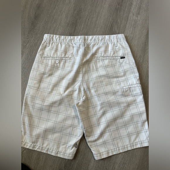 Volcom Corpo Class  White Plaid Shorts Mens Size 32 - Picture 4 of 9